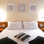 Lauri 3*