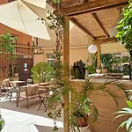 Lauri Hotel
