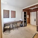 Lauri 3*