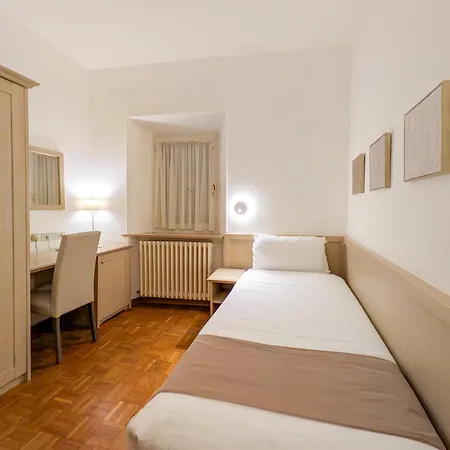 Lauri 3* Macerata