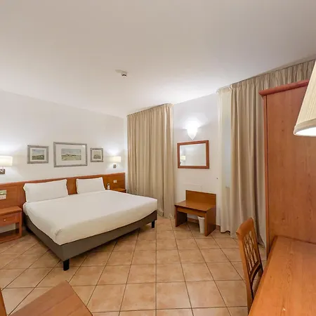 Lauri Hotel