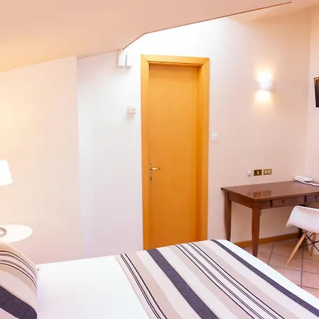 Otel Lauri 3*