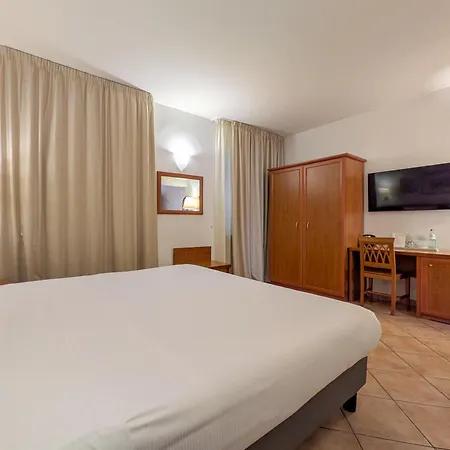 Lauri 3* Macerata