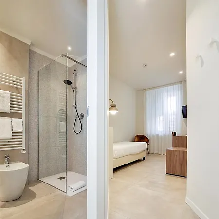 Lauri Otel Macerata
