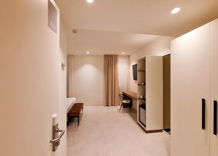 Lauri Hotel 3*
